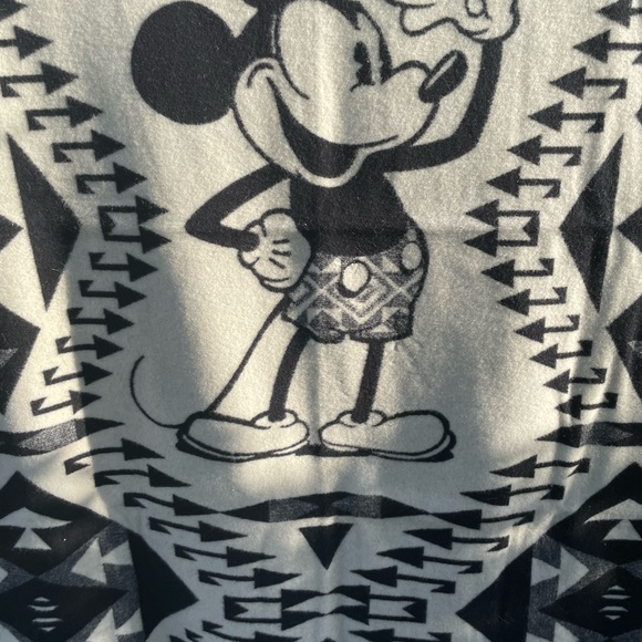 SOLD.  Limited Edition Pendleton Blanket. Made in the USA. - Picture 6 of 7